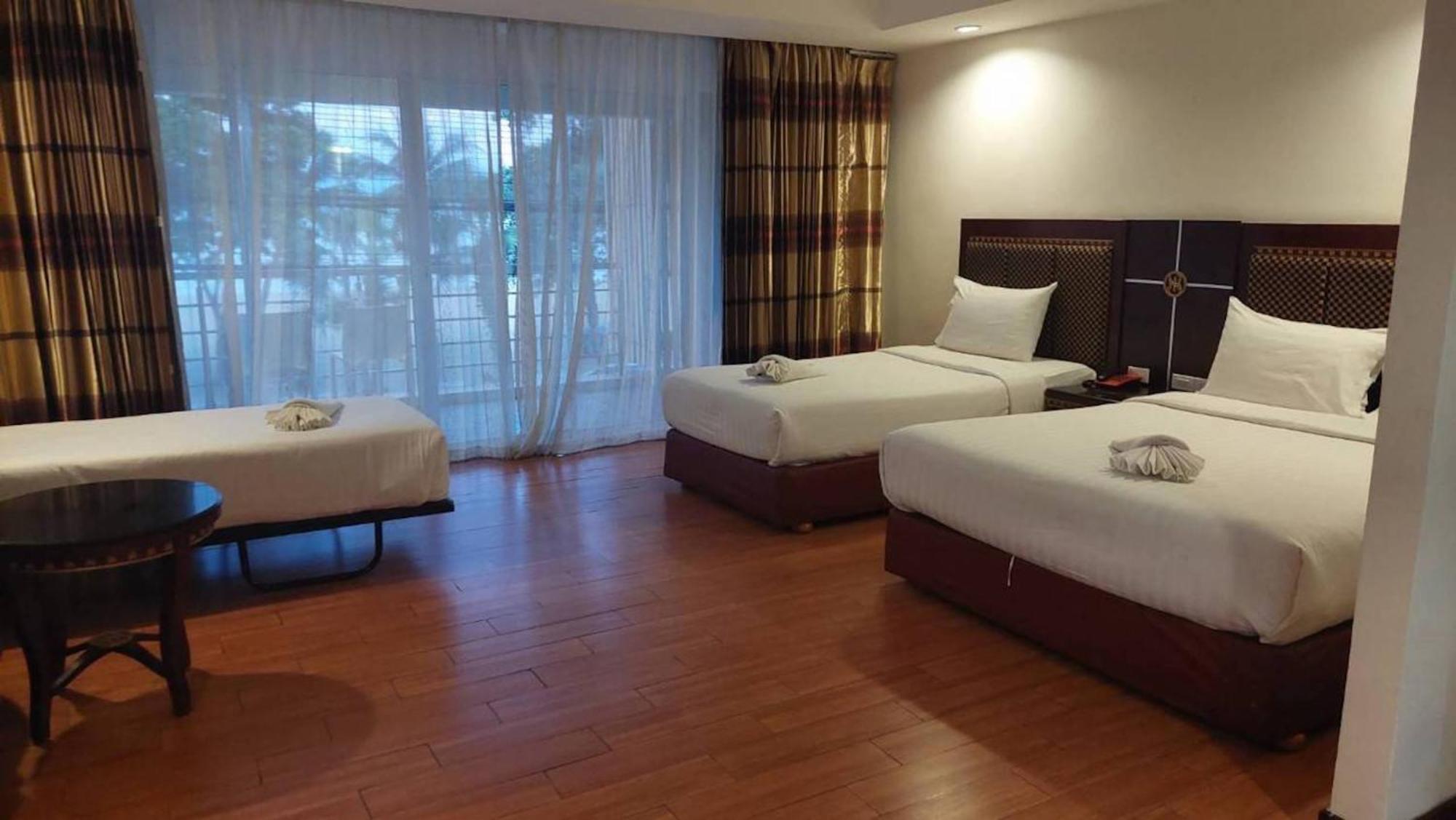 Jomtien Hisotel Екстериор снимка
